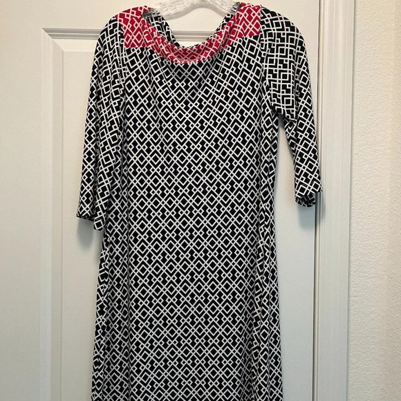 Donna Morgan Shift Dress - Size 8 - Black and White with Red and White EUC - Picture 3 of 8